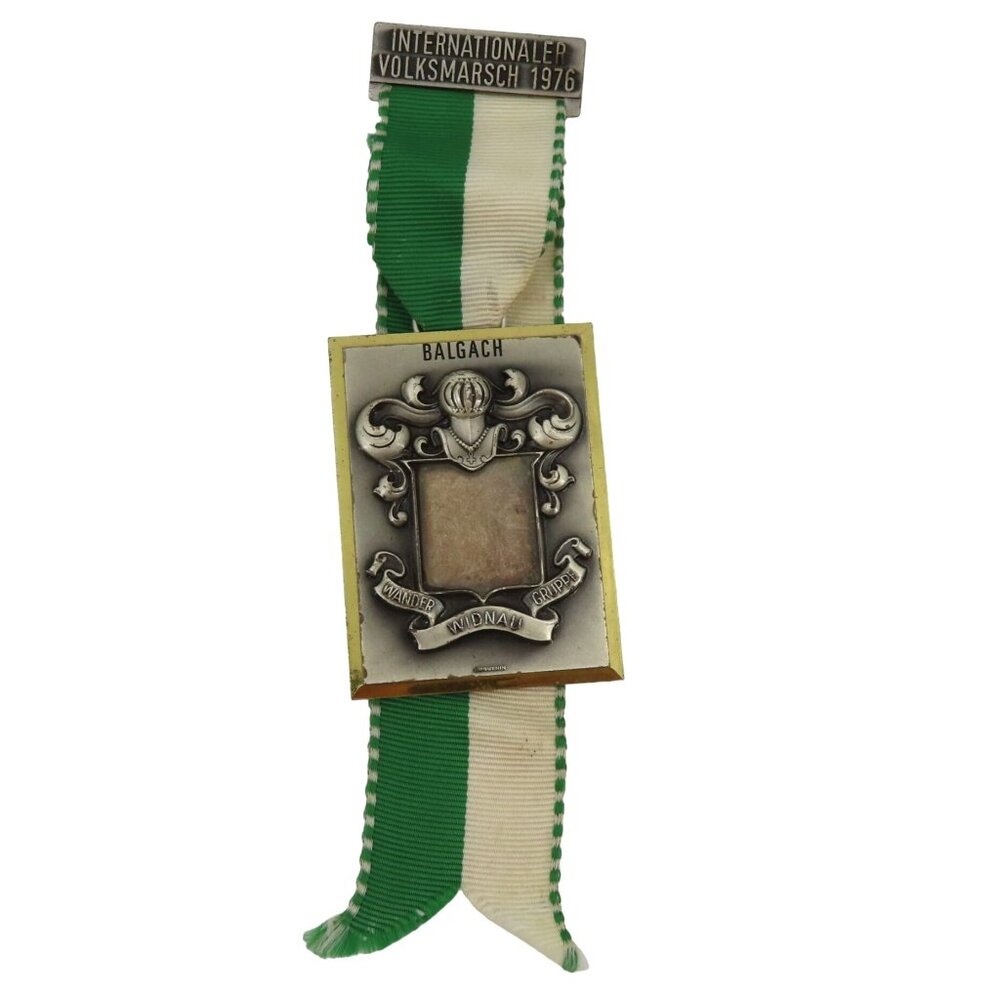 Balgach Switzerland Internationaler Volksmarsch 1976 Competition Medal Pin VTG